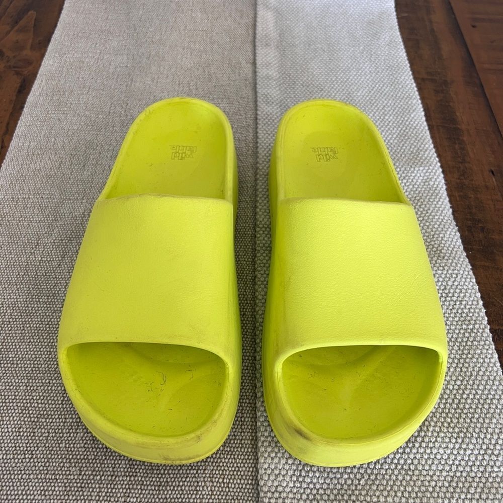 Wild Fable Neon Yellow Slide Sandals Size 7